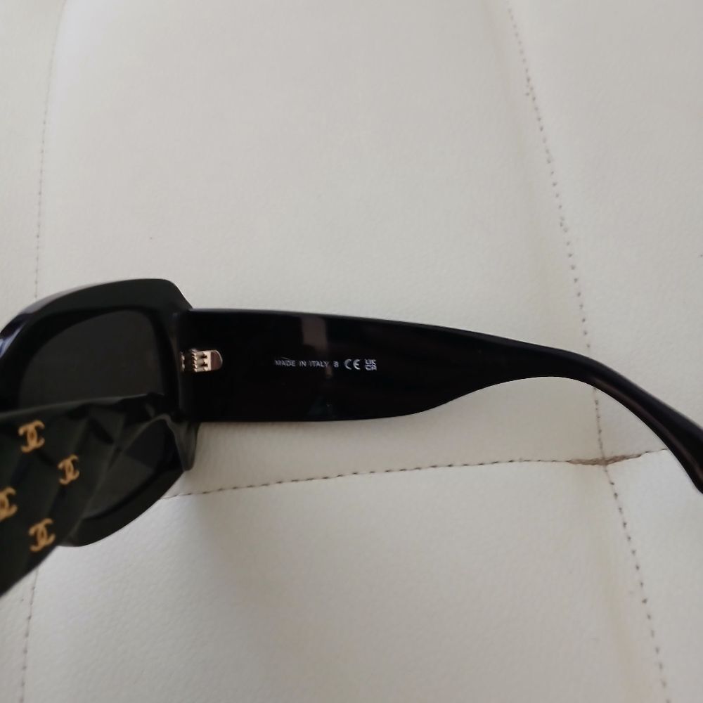CHANEL Black and Gold Sunglasses - Picture 4 of 7